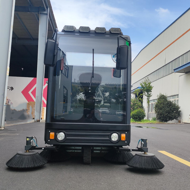 工廠使用電動掃地機好用嗎，哪個牌子的地面清掃車好用.jpg
